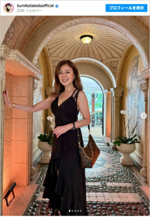 武田久美子、黒いドレス姿で愛娘とご馳走を満喫　※「武田久美子」Instagram