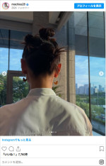 いつもよりモードな雰囲気に仕上がった望月理恵　※「望月理恵」Instagram