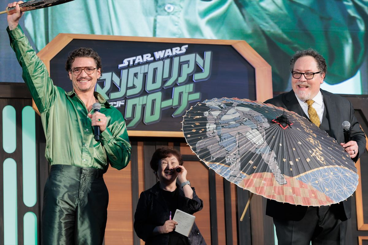 中島裕翔、結婚後初の公の場　 “大切な人を守る”和傘を『スター・ウォーズ』ペドロ・パスカルらにプレゼント