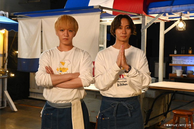 ドラマ『ミッドナイト屋台2～ル・モンドゥ～』より（左から）神山智洋（WEST.）、中村海人（Travis Japan）