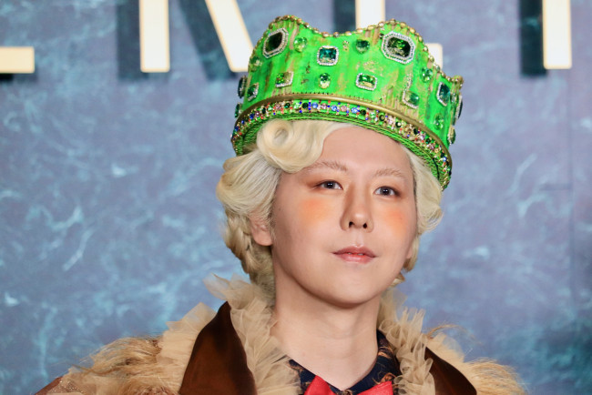 写真）Mrs. GREEN APPLE、『オズの魔法使い』風な衣装で登場！ 小物
