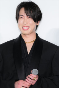 宮舘涼太、映画『黒牢城』初日舞台挨拶に登場
