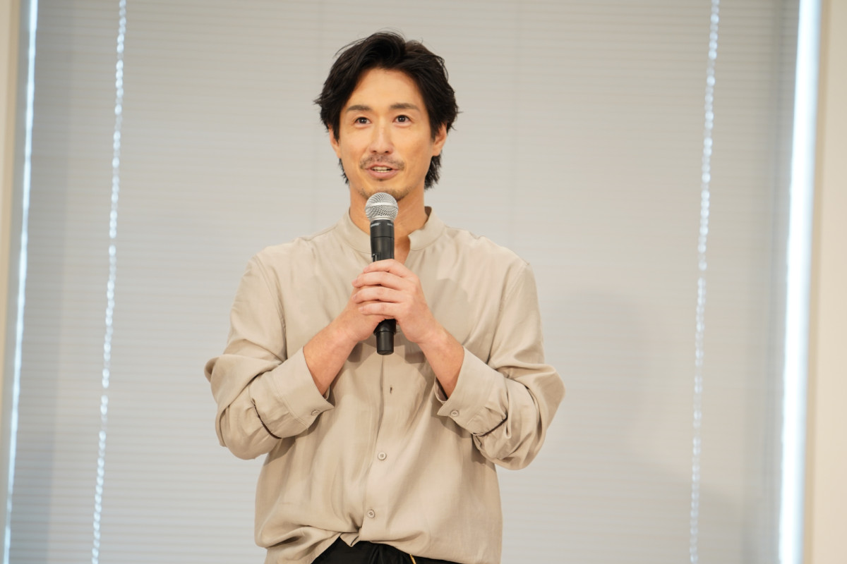 ケイン・コスギ、会見で浅野寛介を投げ飛ばし机が真っ二つ！　この日のために「パーフェクトボディにしました！」