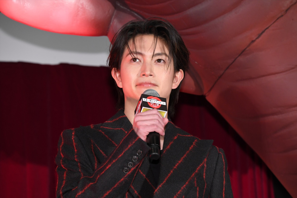 板垣李光人、綱啓永、吉川愛、TAGRIGHT西山智樹らが巨大な口から登場！　『口に関するアンケート』プレミア