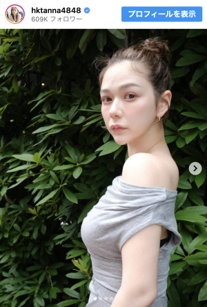 村重杏奈、スキンケアの行き届いた“肩見せ”コーデを披露　※「村重杏奈」Instagram