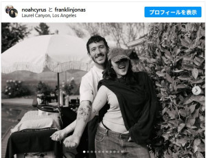 ノア・サイラス、幼なじみフランキー・ジョナスとおそろいで『崖の上のポニョ』タトゥー　※「ノア・サイラス」Instagram