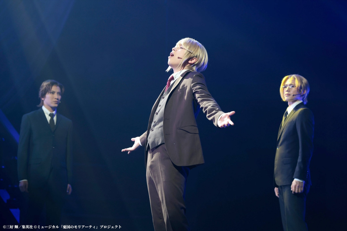 『モリミュ』緋色の研究 Reprise開幕！　鈴木勝吾、平野良らのコメント＆舞台写真到着