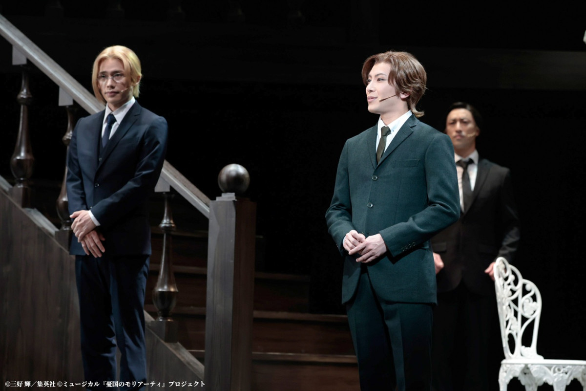 『モリミュ』緋色の研究 Reprise開幕！　鈴木勝吾、平野良らのコメント＆舞台写真到着