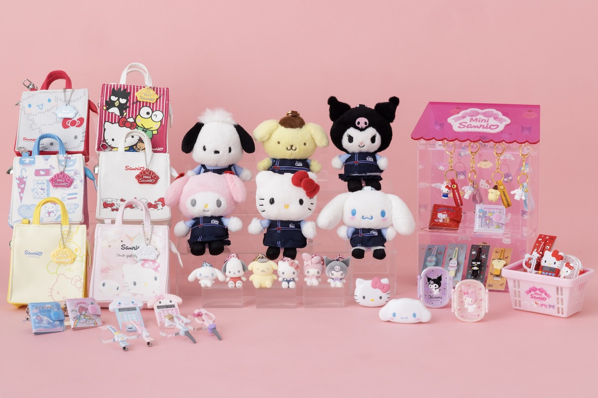 サンリオショップ“55周年記念シリーズ”発売! スタッフ姿のマスコットやギャル風グッズが勢ぞろい