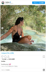 ハネムーンフォトをシェア　※「デュア・リパ」Instagram