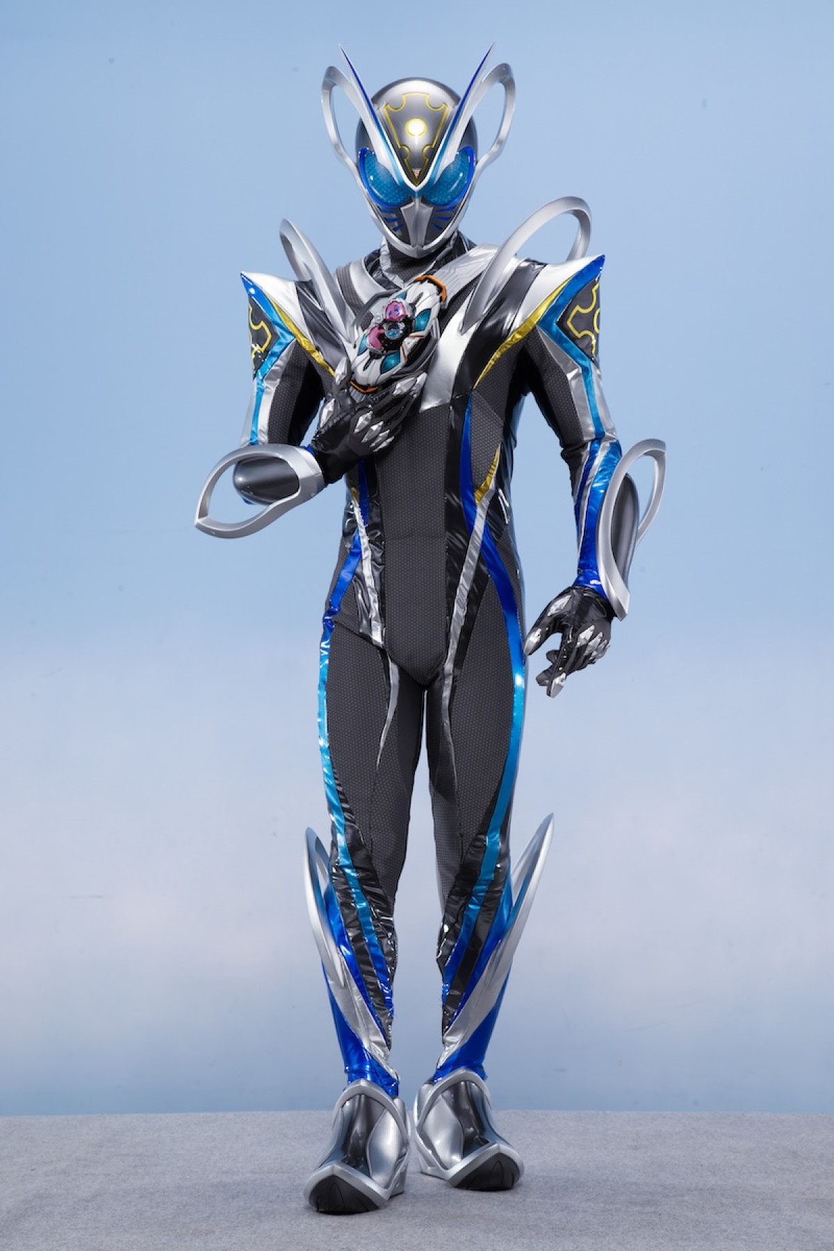 秋谷郁甫、『仮面ライダーマイス』でドラマ初主演　堀川梨心＆東啓介らメインキャスト解禁