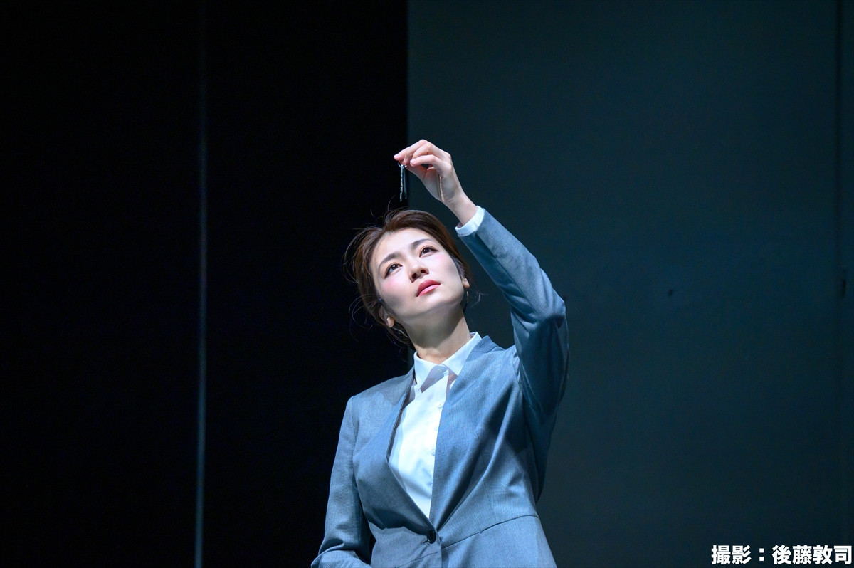 黒木華主演『NORA』、イプセンの傑作『人形の家』を現代風にアレンジ　スマホ駆使した演出が斬新！