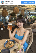 小坂田純奈、鮮やかなワンピ姿を披露　※「小坂田純奈」Instagram