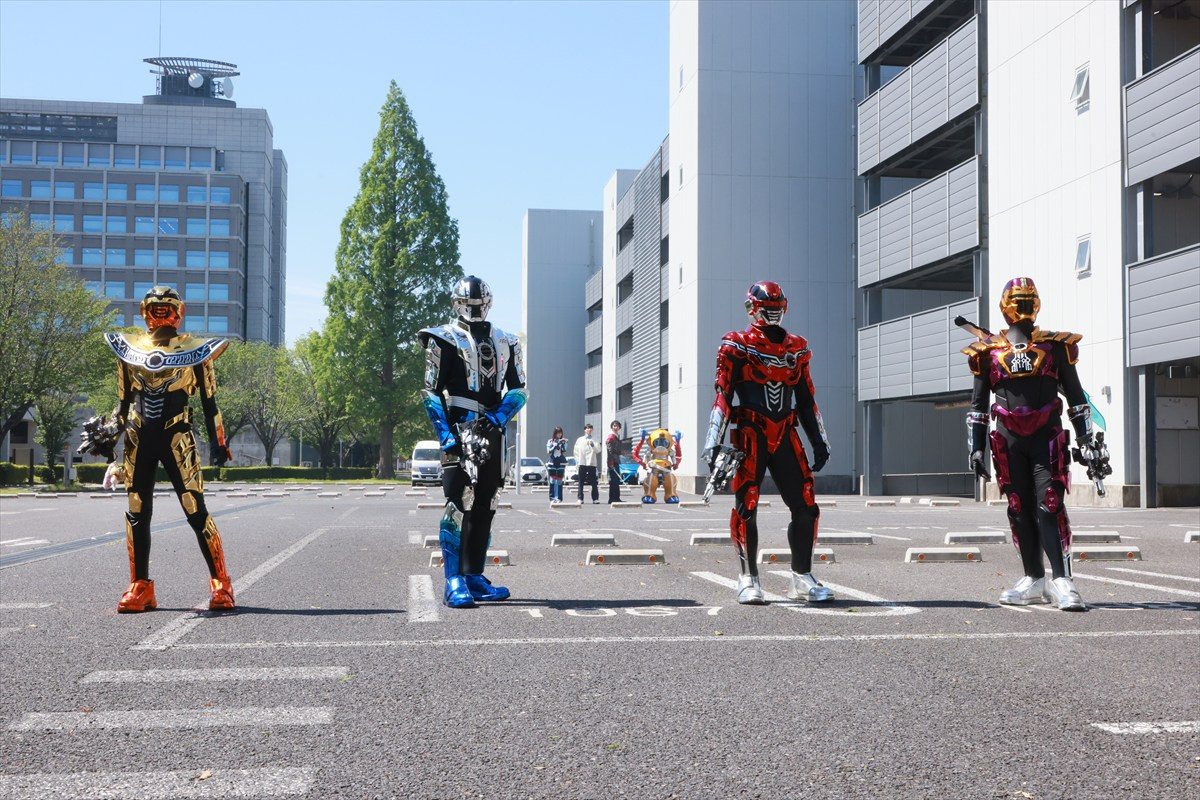 『超宇宙刑事ギャバン インフィニティ』第21話「ギャバン集結」、怜慈の危機に次元を超えてギャバンたちが集結！