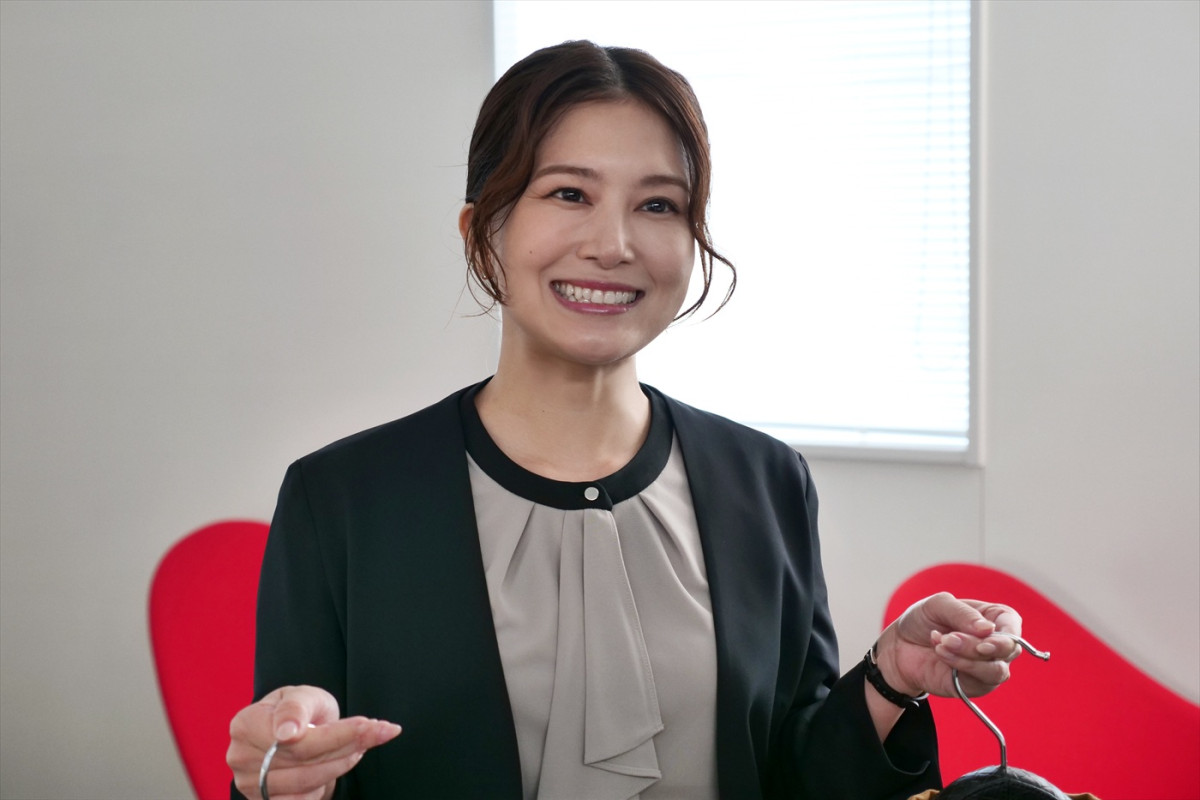 吉野北人&鈴木愛理『昨夜は殺れたかも』ラブラブ夫婦の“裏の顔”を収めた場面写真公開