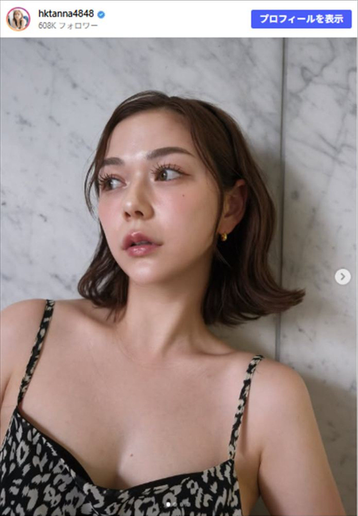 村重杏奈、大胆に開いた背中が印象的なキャミワンピ　※「村重杏奈」Instagram