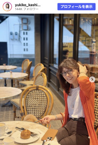柏木由紀子、鮮やか上品コーデ披露　※「柏木由紀子」Instagram