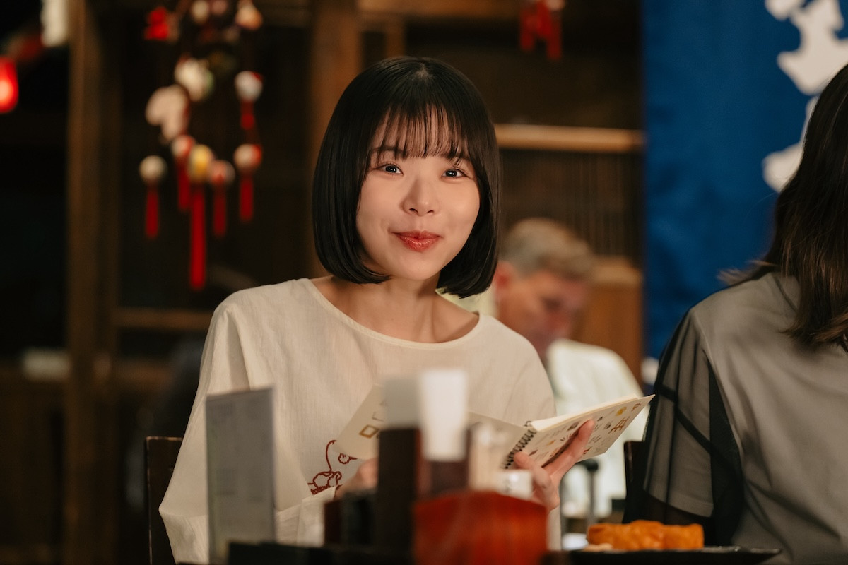 『大空港～GATE24～』初回 趣里、謎のクセ強税関職員役に反響「右京さんのDNA」「変人役ハマる」