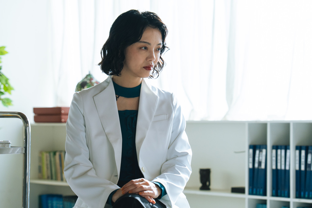 『一次元の挿し木』第2話　“悠”山田涼介＆“唯”白石聖、“仙波”鈴木保奈美への接触を試みる