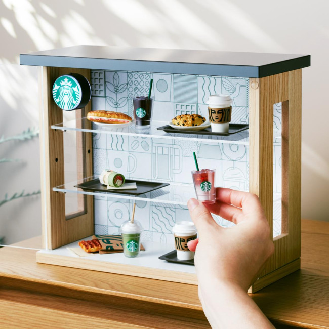 スタバ“自分だけの店舗”が作れる！　日本上陸30周年記念「コレクションラック」登場