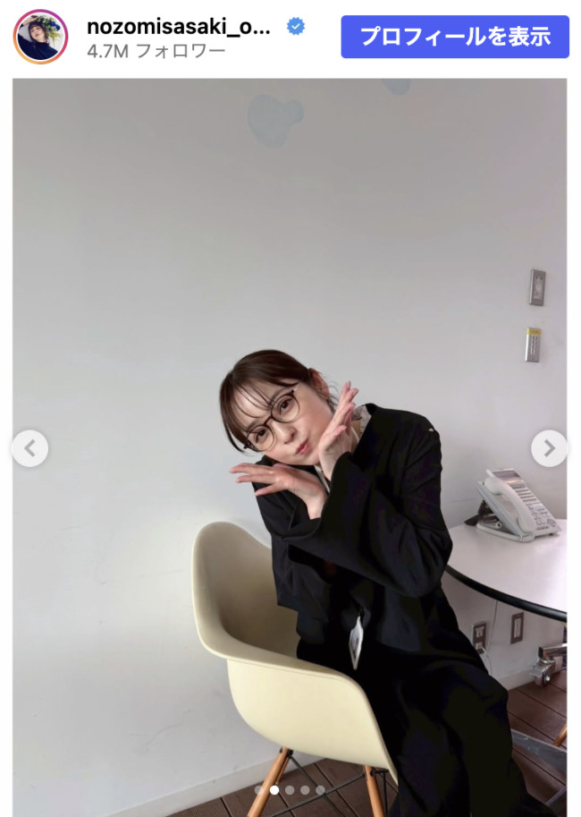 写真）佐々木希、マネージャーの“隠し撮り”に気づいた瞬間 自然体の姿