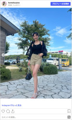 脚長っ！　宝持沙那の美脚ショット　※「宝持沙那」Instagram