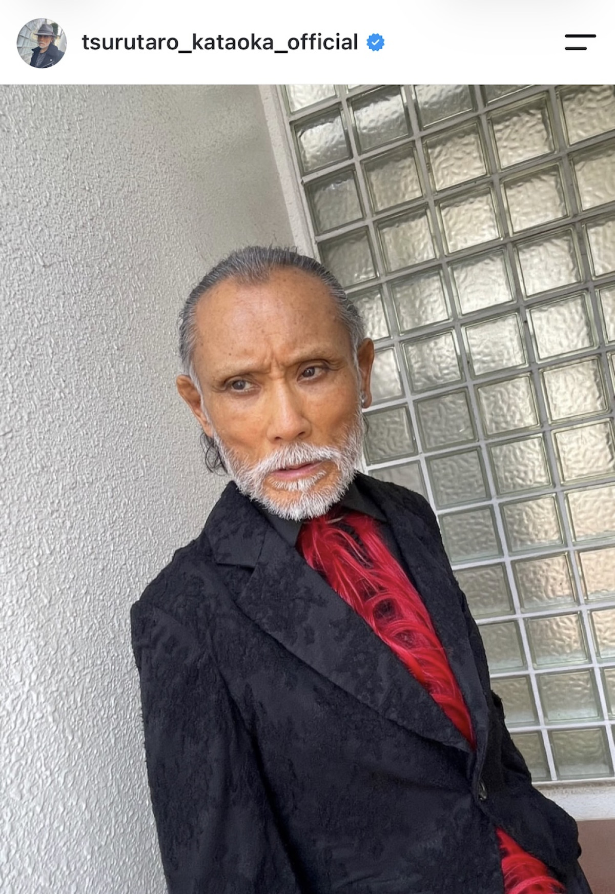 “オシャレすぎる70代”片岡鶴太郎、イケオジスーツ姿に反響「ダンディの極み」