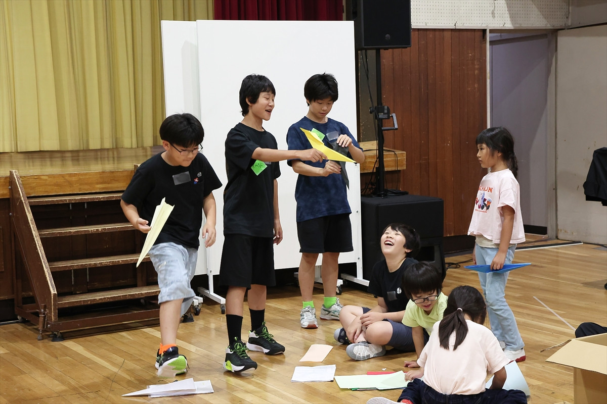 演じるだけが舞台じゃない！美術＆衣裳作りにも挑戦　ネルケプランニング「夏休み！オン・ワークショップ2026」レポート【4日目】
