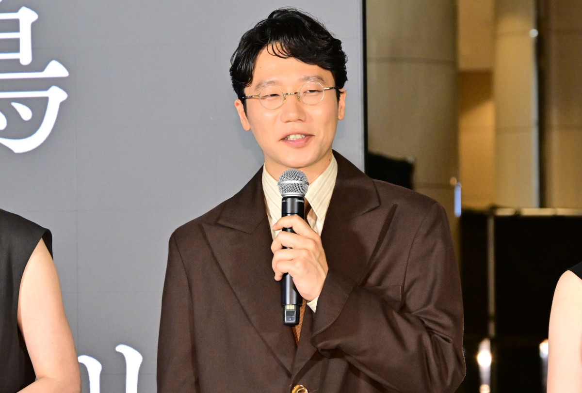 松村北斗＆今田美桜『白鳥とコウモリ』完成披露に登壇　原作者・東野圭吾への思いと見どころを語る