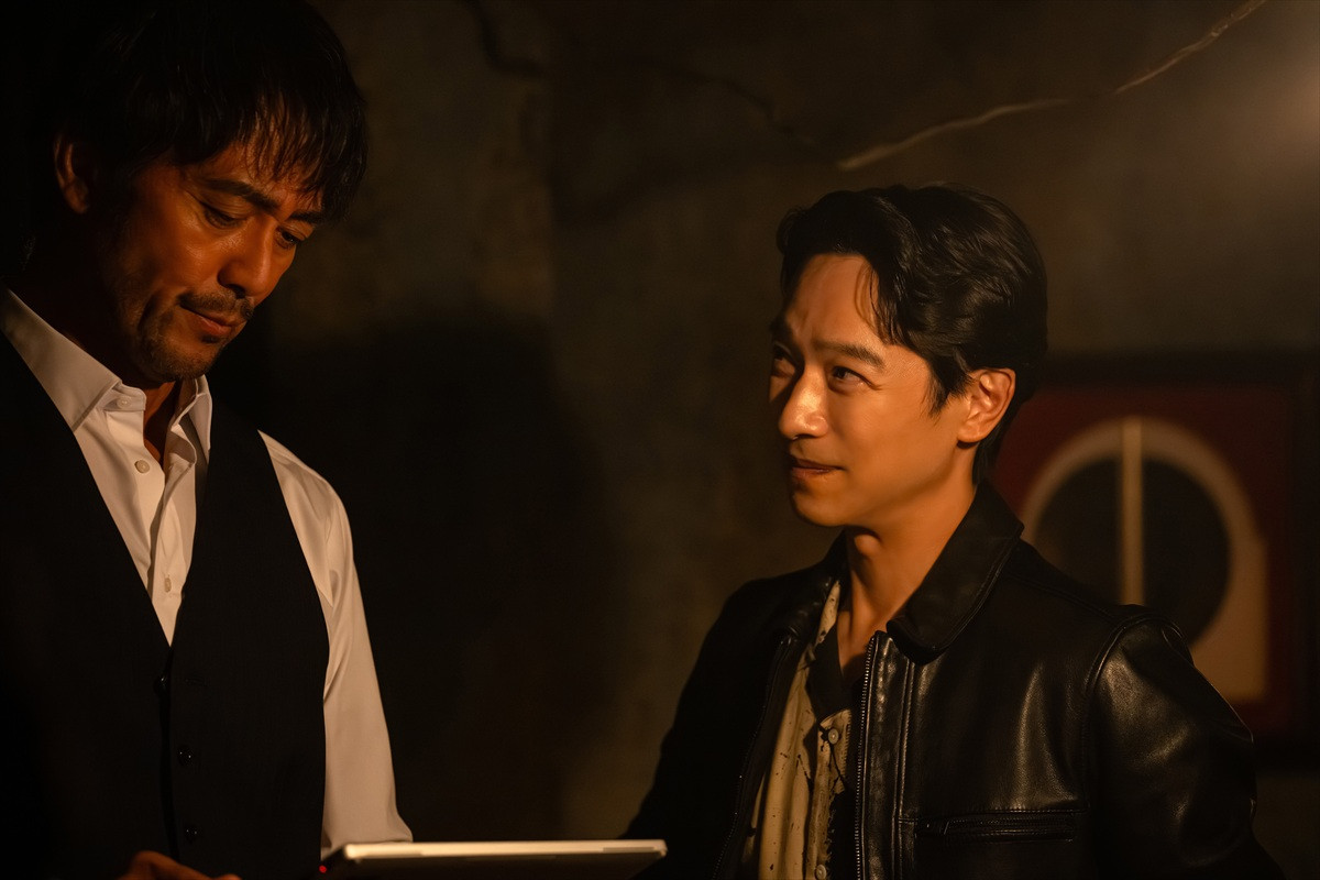堺雅人『VIVANT』で一人3役！　乃木憂助、Fに加えシンシーのメンバー・リュウ ミンシュエンに