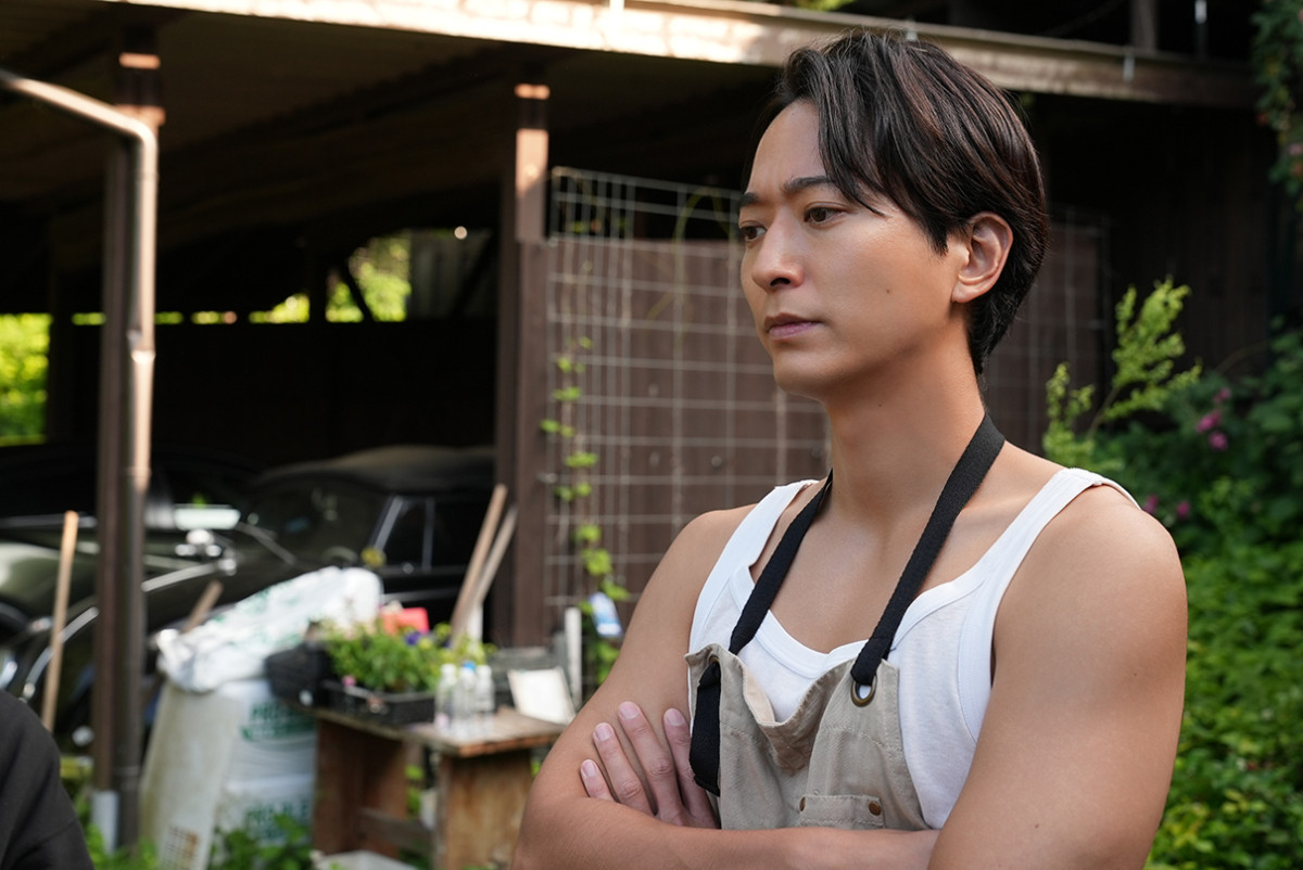 King Gnu井口理、“推し”を守るため粉骨砕身　主演映画『逃げろお嬢さん』場面カット10点解禁