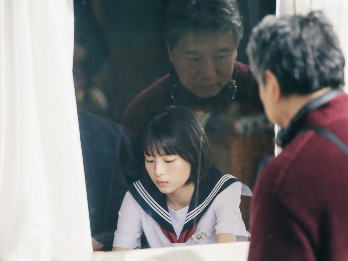 実写映画『ルックバック』出口夏希＆蒔田彩珠らの真剣な眼差し　メイキング写真＆オフショット解禁