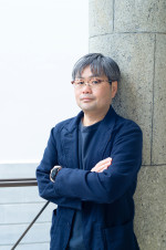 音楽劇『歌え！センシマン！』作・演出を務める村上大樹