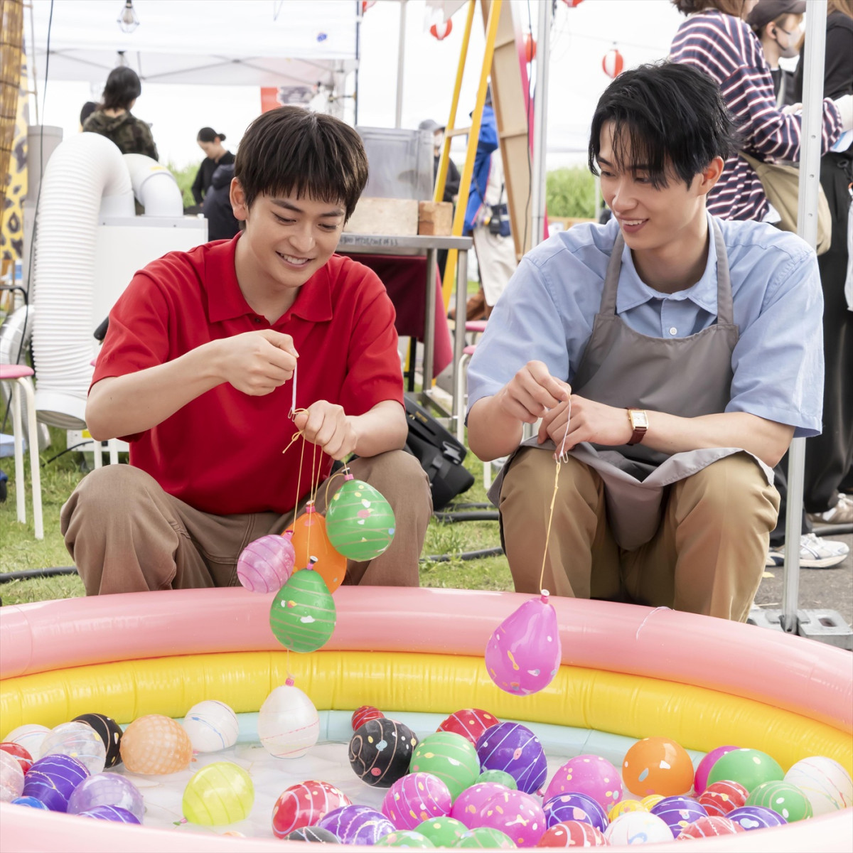 高橋文哉・畑芽育・野村康太・久保史緒里らが集結！　『クレヨンしんちゃん』実写化シリーズ最新話公開