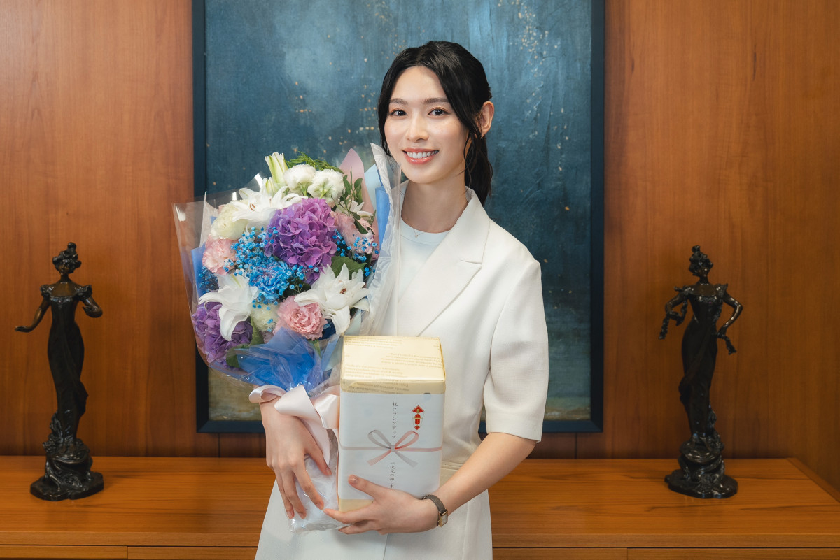 『一次元の挿し木』白石聖、堀田真由、鈴木保奈美、佐々木蔵之介がクランクアップ「諦めずに飛び込んでみて本当によかった」