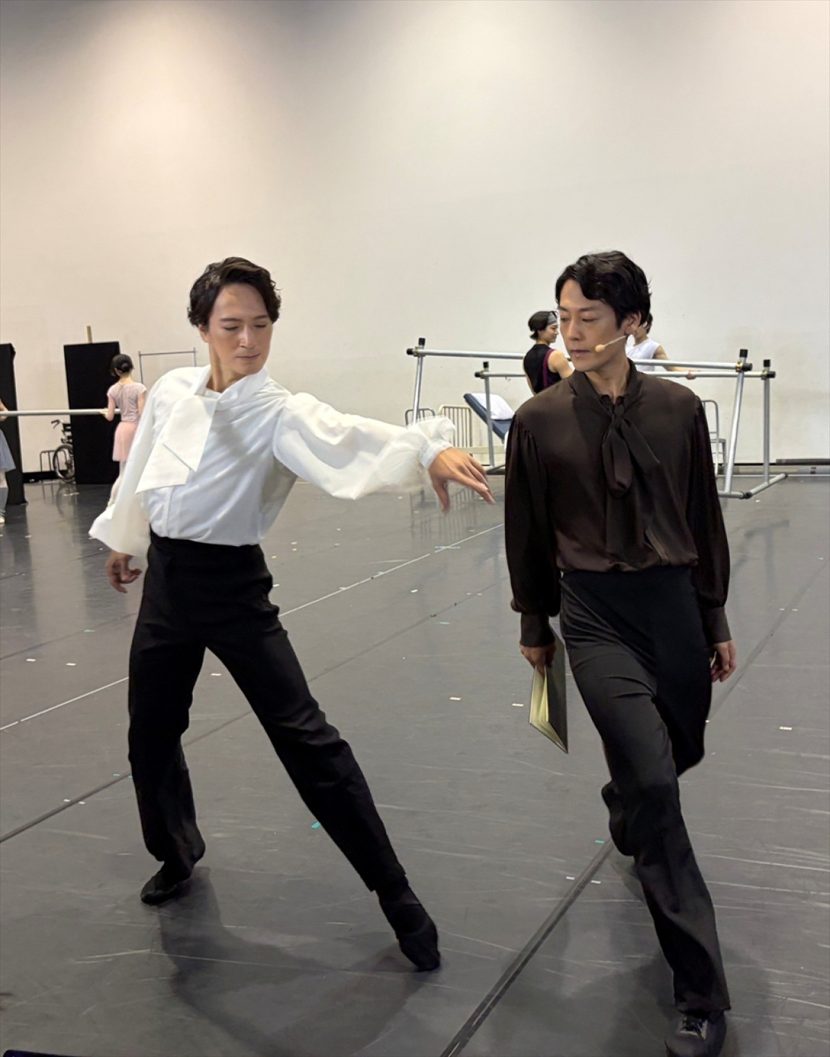 井桁弘恵、バレエダンサーと心寄り添わせ熱演！ 『SWAN -Ballet cross Reading-』稽古場リポート