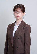 ドラマ『妻を引退します』に出演する松田好花