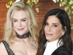 （左から）ニコール・キッドマン＆サンドラ・ブロック、『プラクティカル・マジック／魔女たちの秘密』LAプレミアに登場