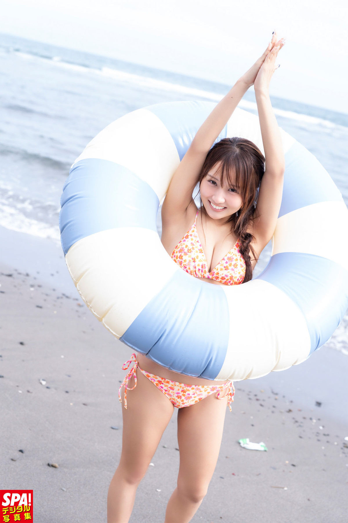 佐久間宣行YouTubeでブレイクしたピュアすぎる美女、ビキニ姿ではしゃぐ姿も　デジタル写真集