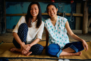 映画『AMA（仮題）』に出演する（左から）尾野真千子、藤野涼子