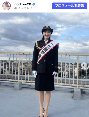 望月理恵、一日警察署長のオフショット　※「望月理恵」Instagram