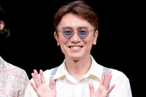 安田章大、PARCO PRODUCE 2026『髪結いの亭主』取材会に登場
