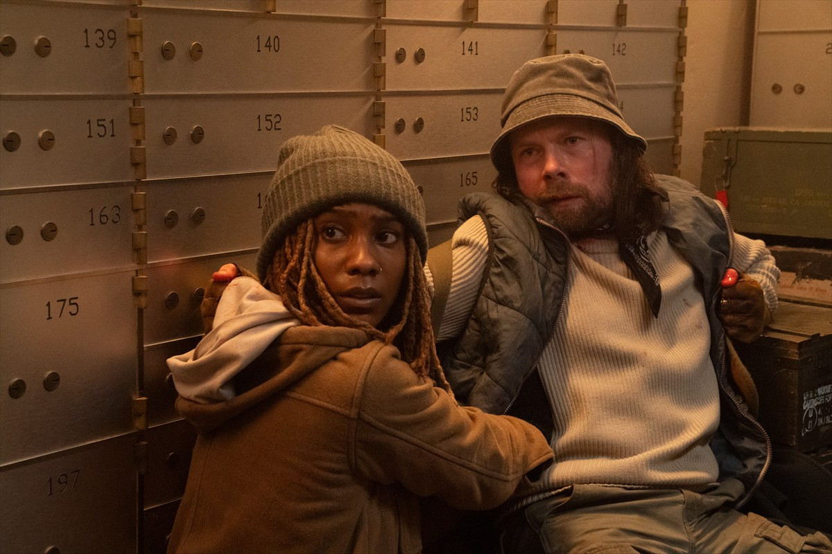 映画『NORMAL／ノーマル』“普通”と“非日常”が交錯する新カット一挙解禁　主演ボブ・オデンカークらが作品の魅力を語るコメントも到着
