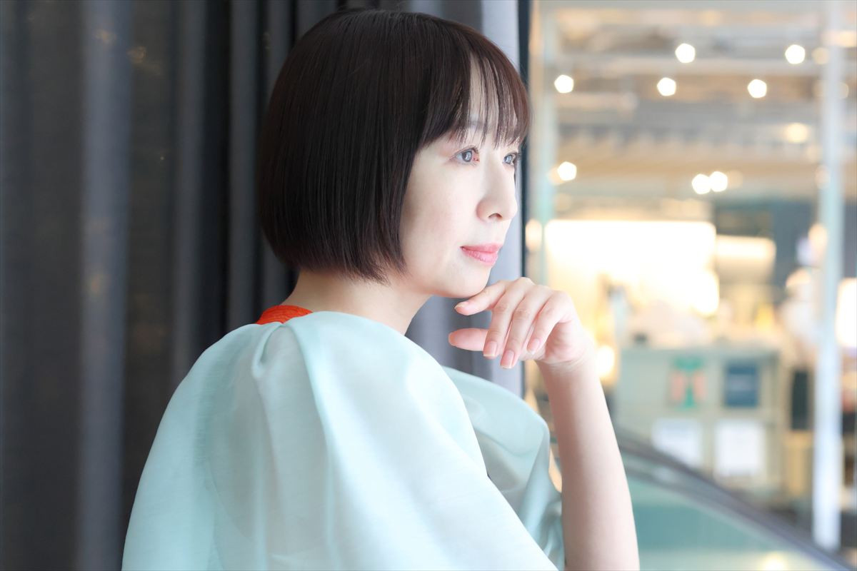 酒井若菜、40代で決意した「自分ファーストな生き方」――13年ぶりの写真集『ぴこぴこ。』がもたらした解放