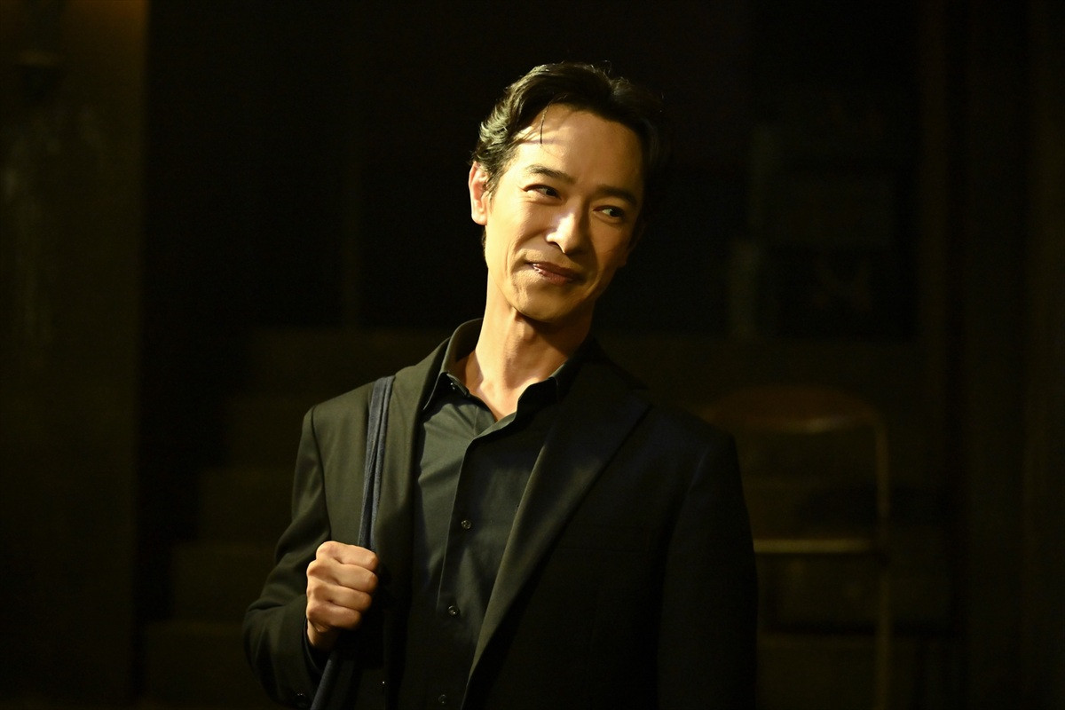 『VIVANT』“リュウ”堺雅人、ベッド搬入→上裸で汗だく　ネット騒然「地上波で流していいやつ？」「胸筋すご！」
