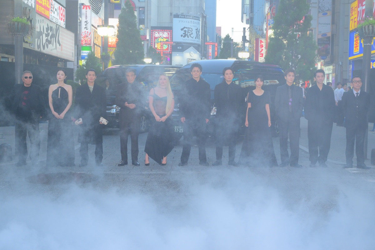 小栗旬＆間宮祥太朗＆野村周平＆西野七瀬らがゴジラロードをかっ歩！ 『バッド・ルーテナント：トウキョウ』日本初披露