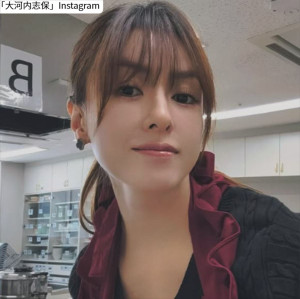 大河内志保、ソロショット　※「大河内志保」Instagram