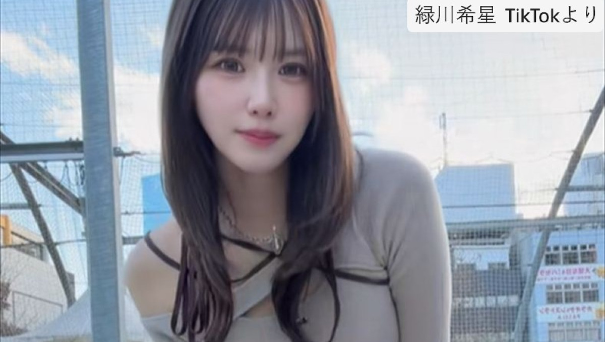 176cm元アイドル22歳、ミニスカ姿の全身ショットが「スタイル抜群