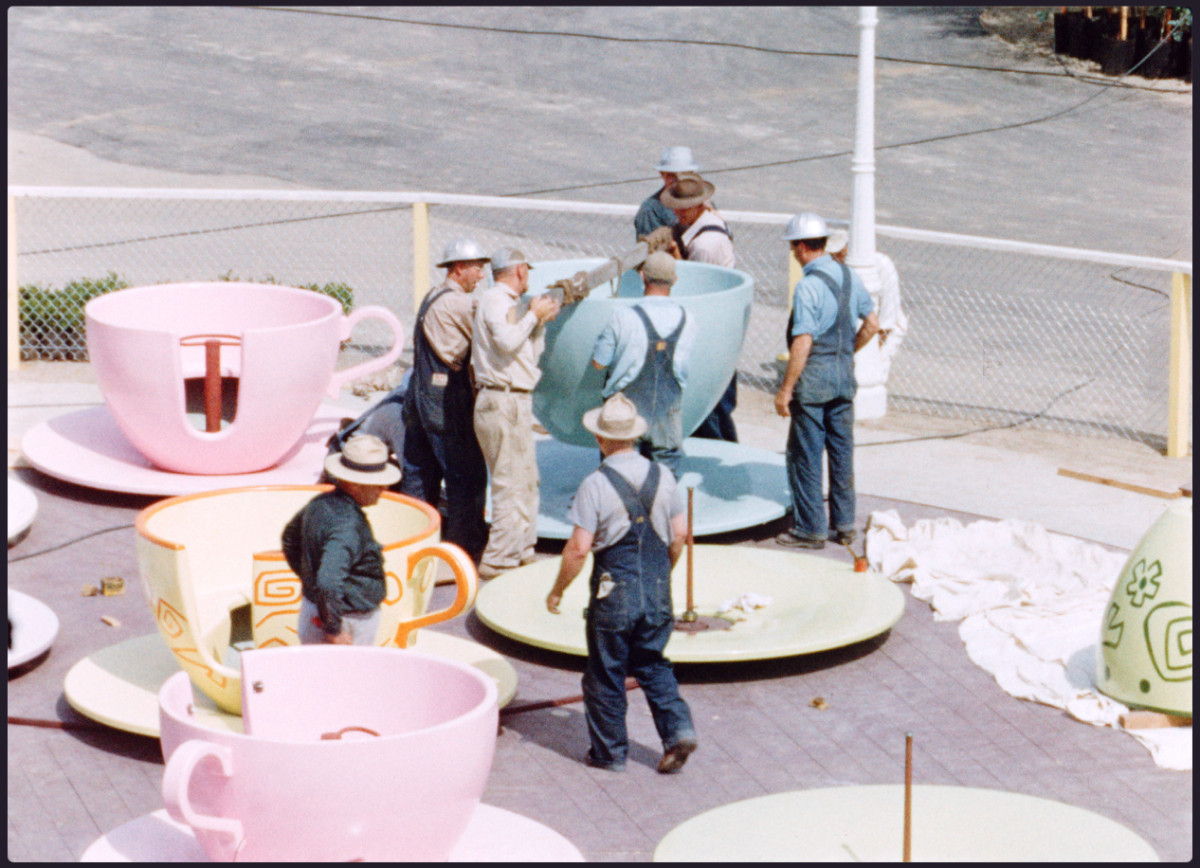 ディズニーランドを創った“職人たち”に迫るドキュメンタリー配信決定！　未公開映像でリアルな舞台裏が蘇る