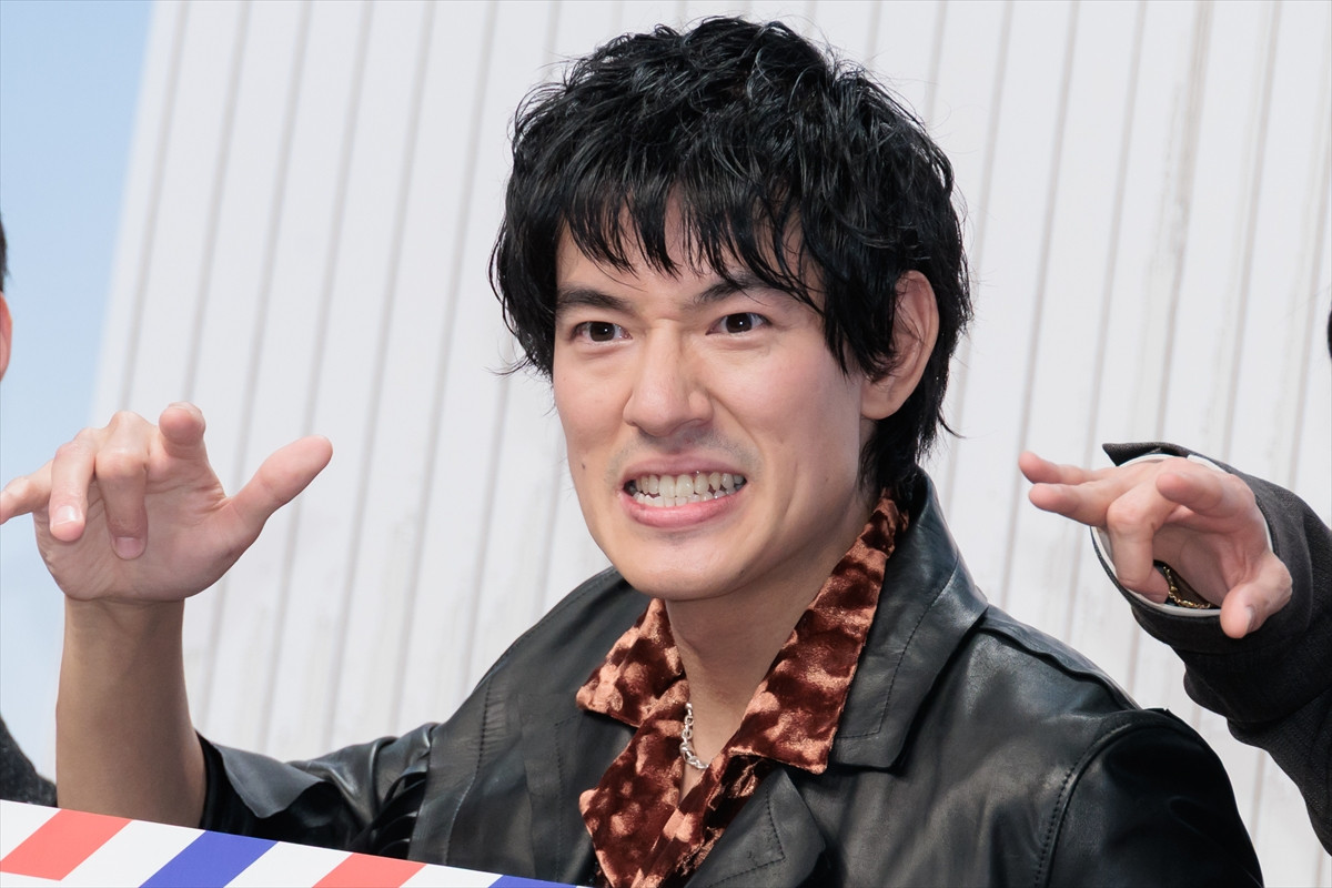 中島歩、記者会見中の寸劇で流血　超特急・草川拓弥「熱量ある方なので…」